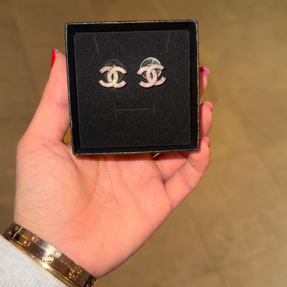 Chanel crystal stud earrings - Picture 3 of 4